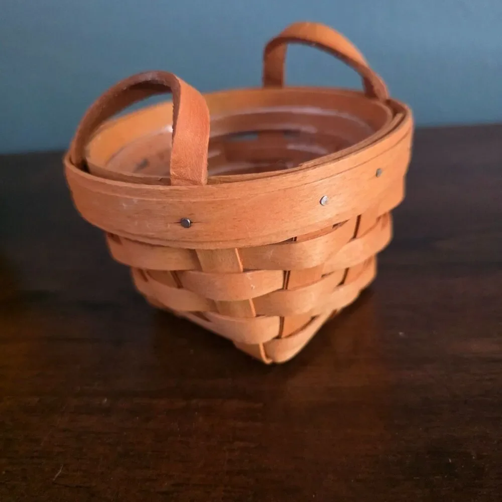 Longaberger Collectors Club 1997 Welcome Home Basket + Protector + 95 Mini round